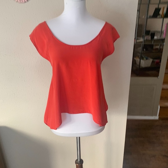 Bebe Open Back Flyaway Silk Top - Picture 10 of 13